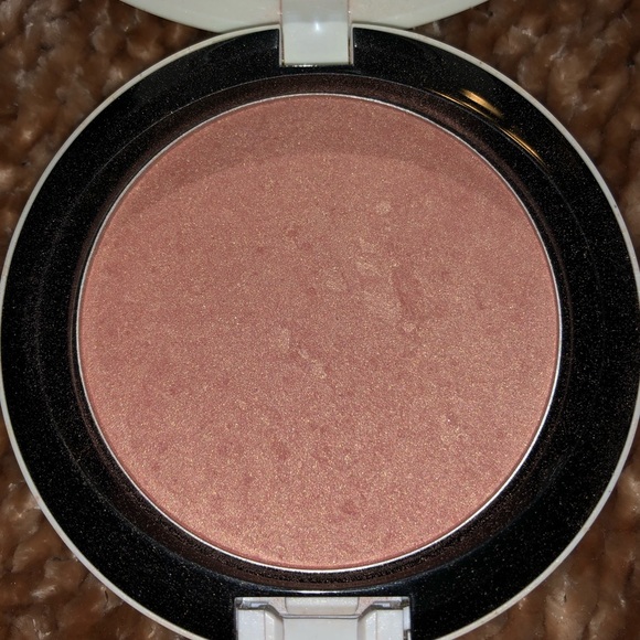 MAC Cosmetics Beauty Powder - Picture 4 of 5